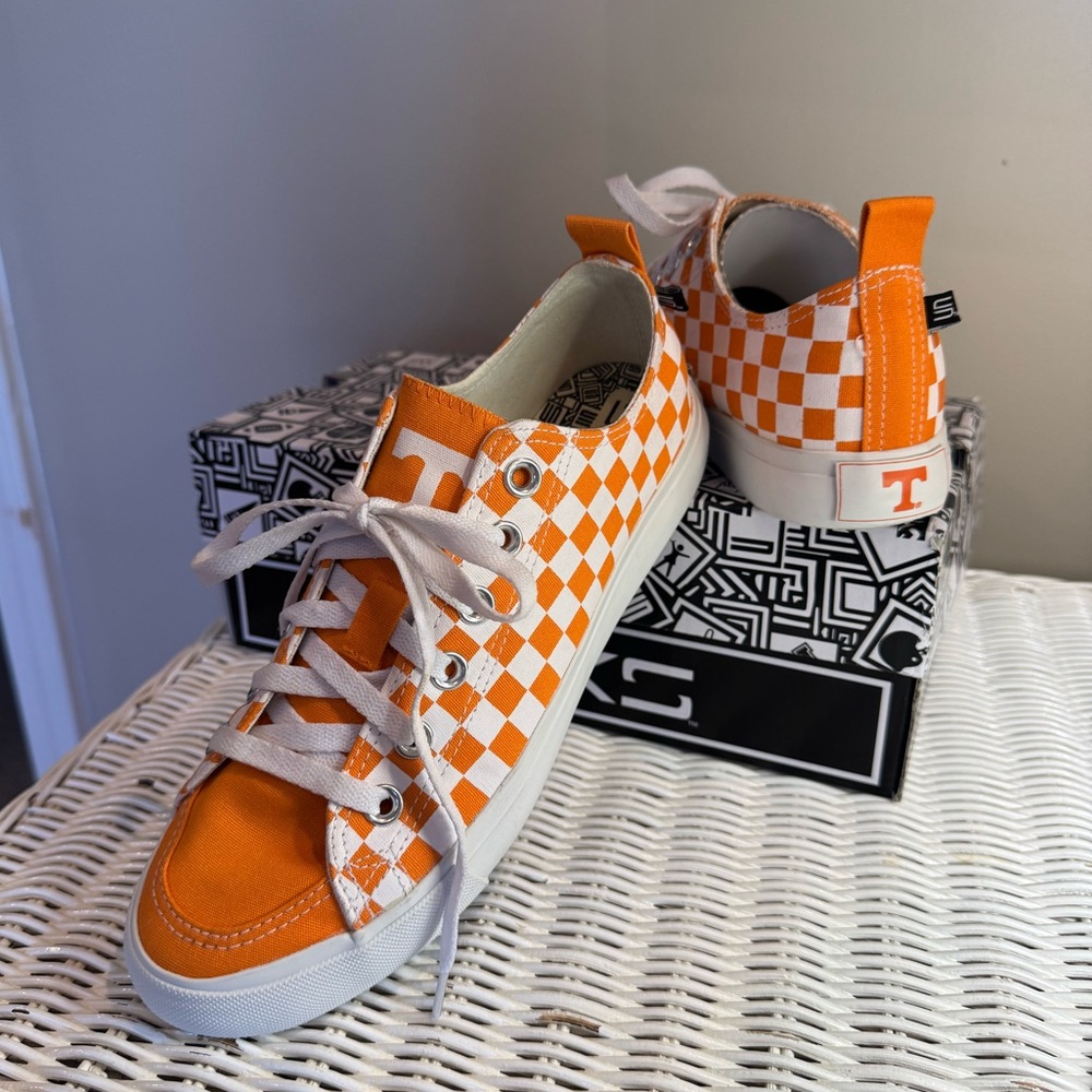 University of Tennessee Skicks Low Top Sneaker